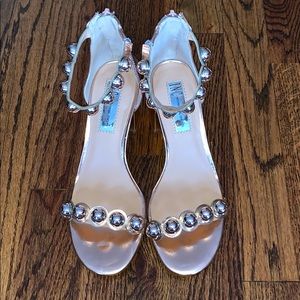 I.n.c Rose gold pearl heals